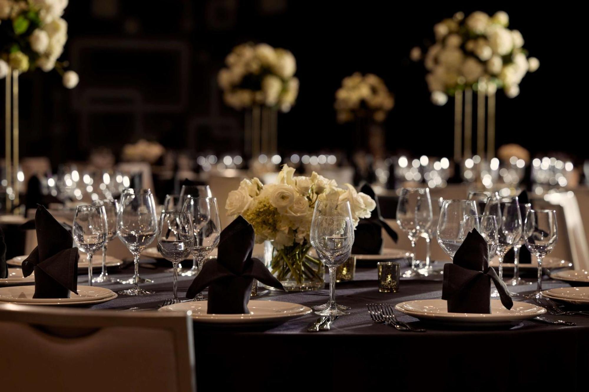 The Statler Dallas, Curio Collection By Hilton Exterior photo